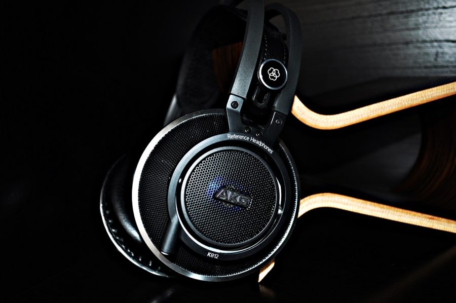 AKG K812