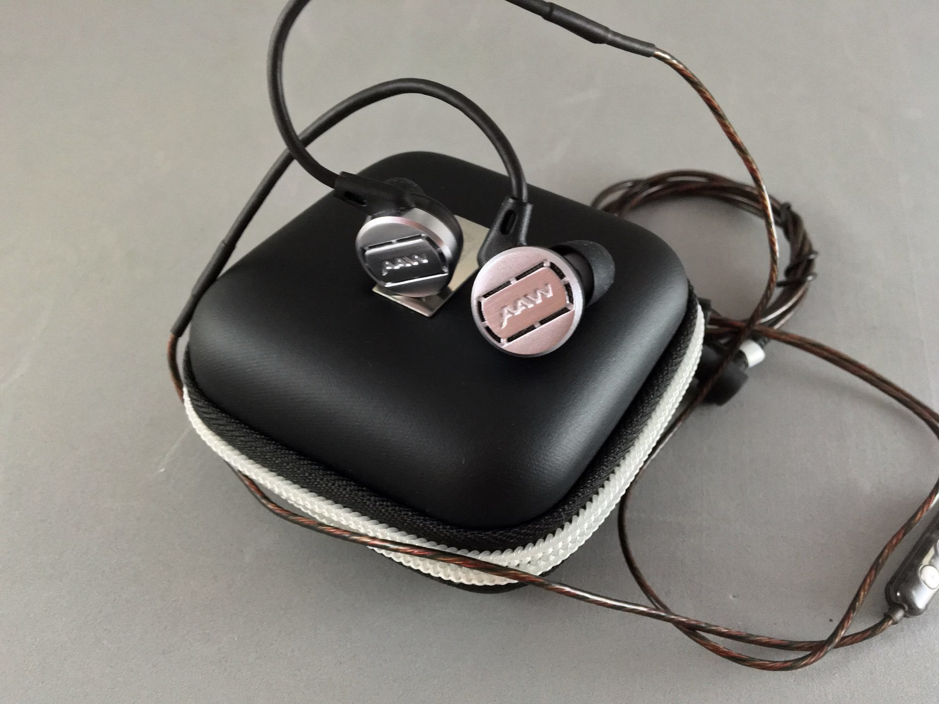 ¡Sorteo de los AAW Nebula One IEM!